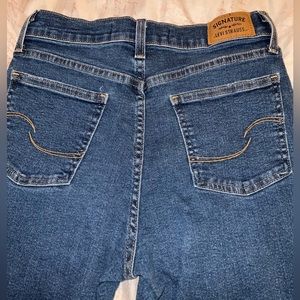 Levi Woman Size 4 jeans
